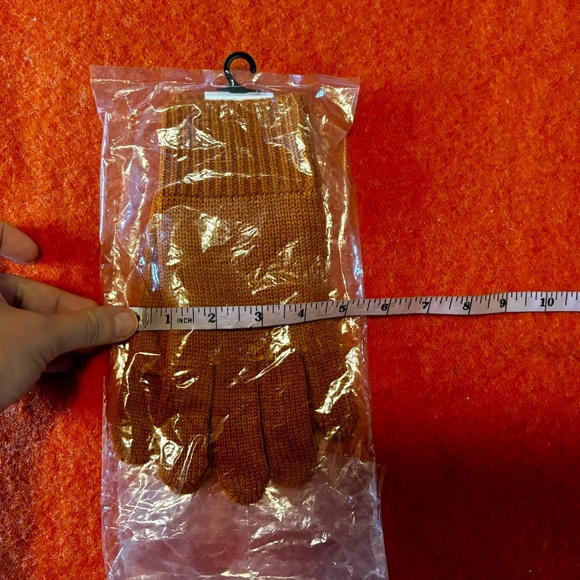 Anya Hindmarch Uniqlo collab orange touch of wool heattech knitted gloves NWT - Picture 6 of 6